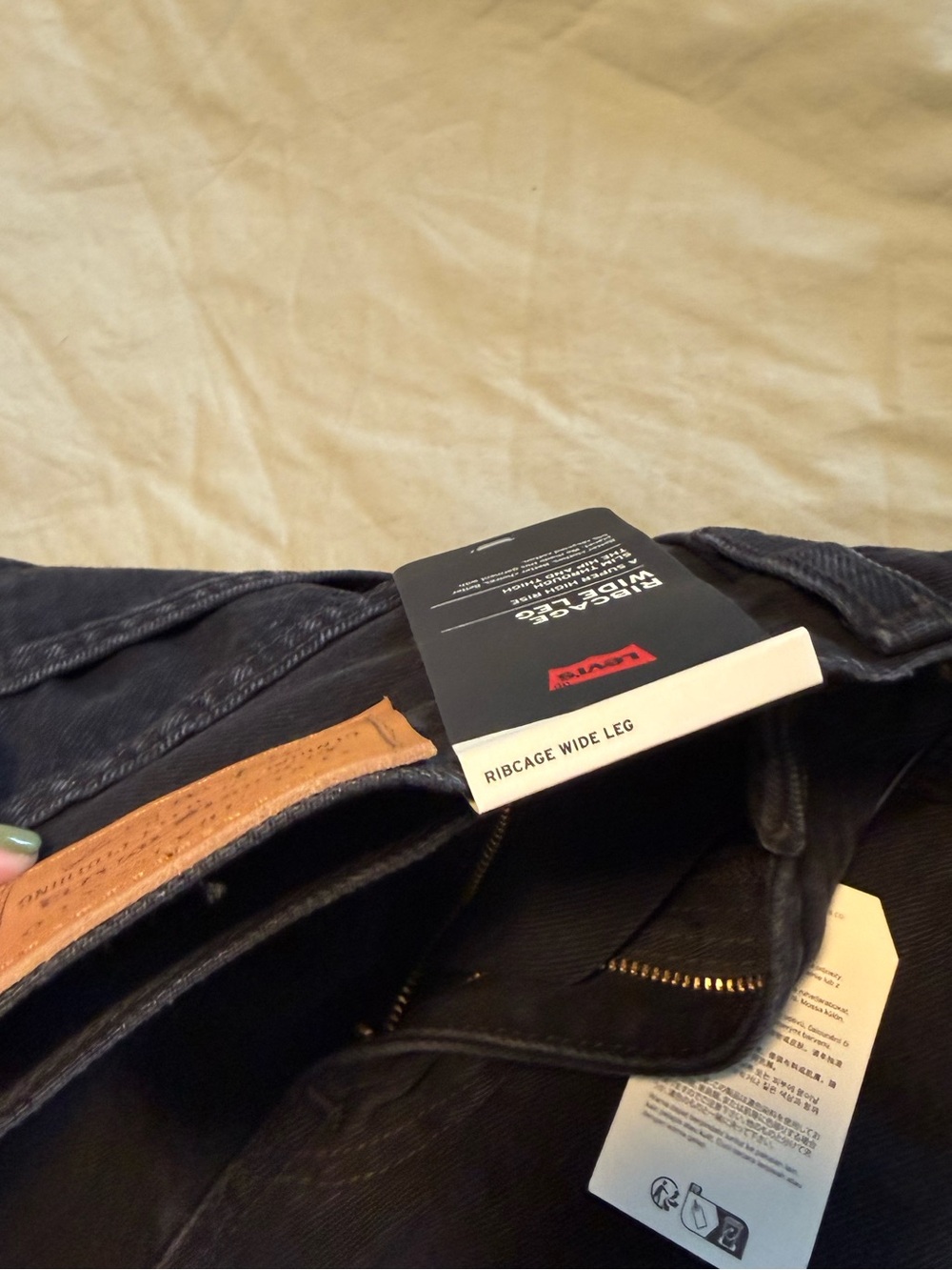 Levi’s Ribcage Wide NWT - Picture 4 of 6